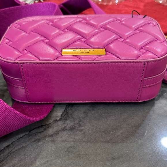Kurt Geiger 2 way- Fuchsia Woven Crossbody Bag - Picture 6 of 6